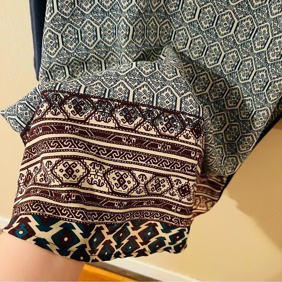 Le Lis Mixed Material Top - Picture 7 of 7